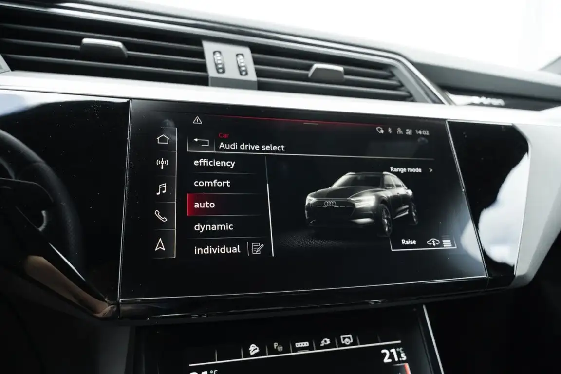 AUDI E-TRON