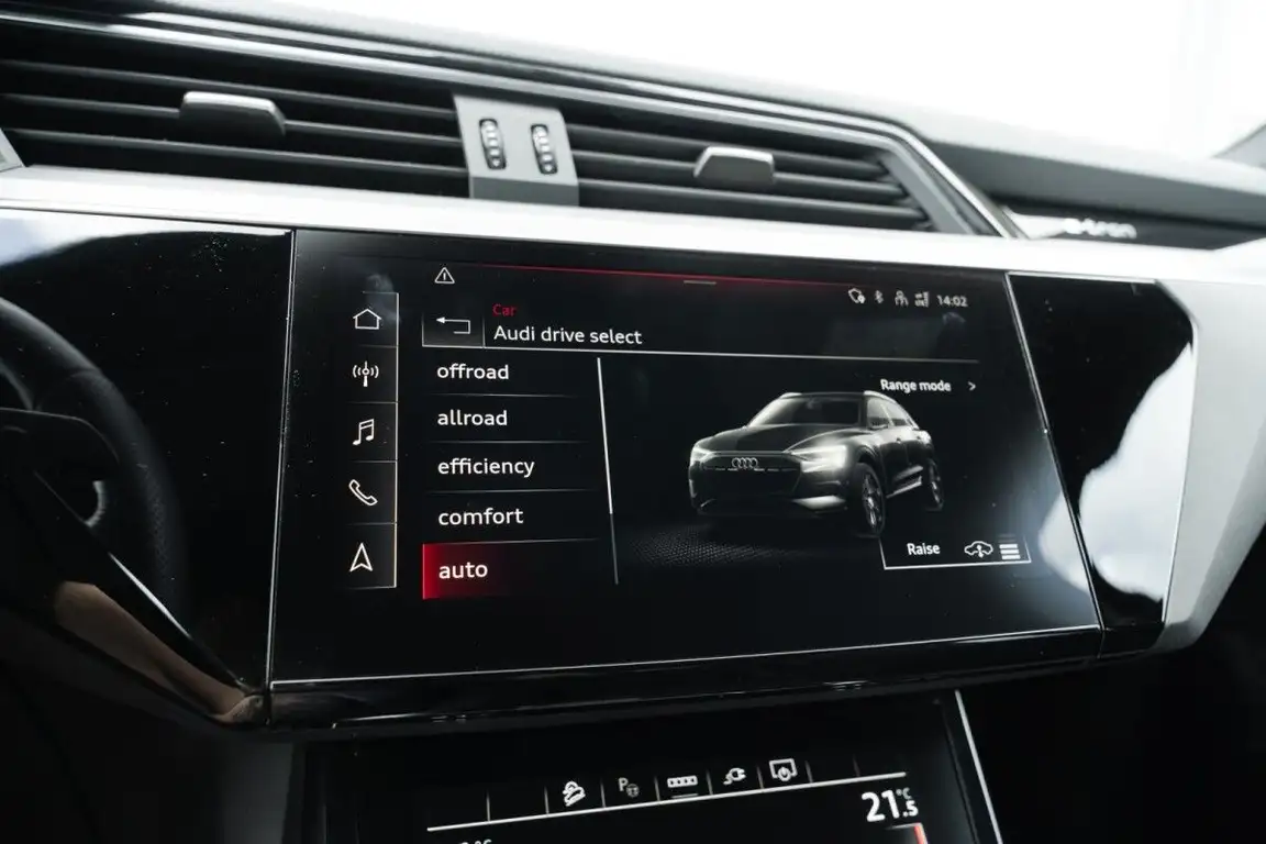 AUDI E-TRON