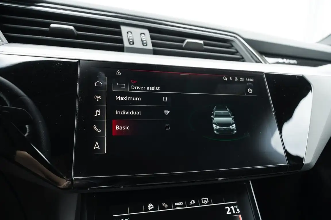 AUDI E-TRON