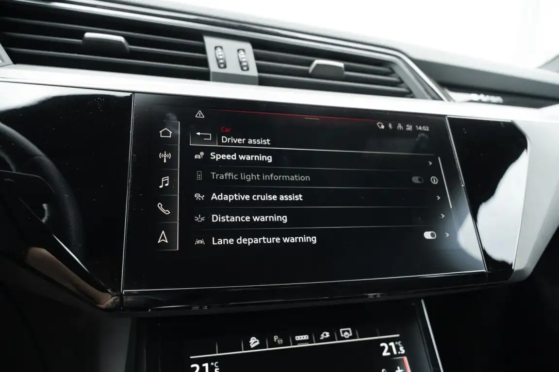 AUDI E-TRON