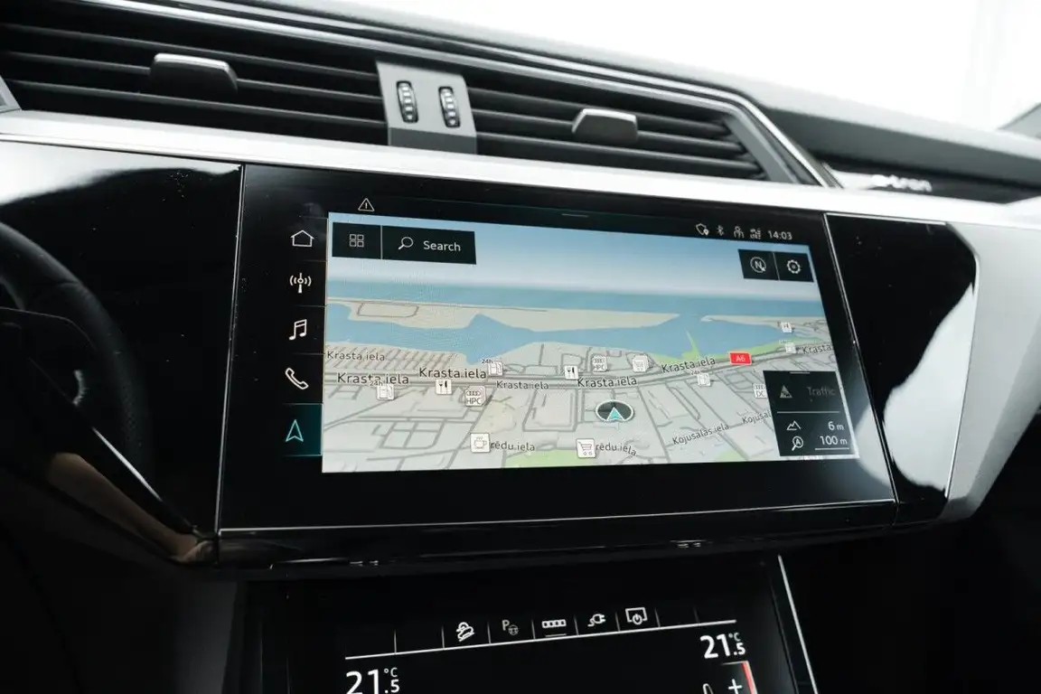 AUDI E-TRON