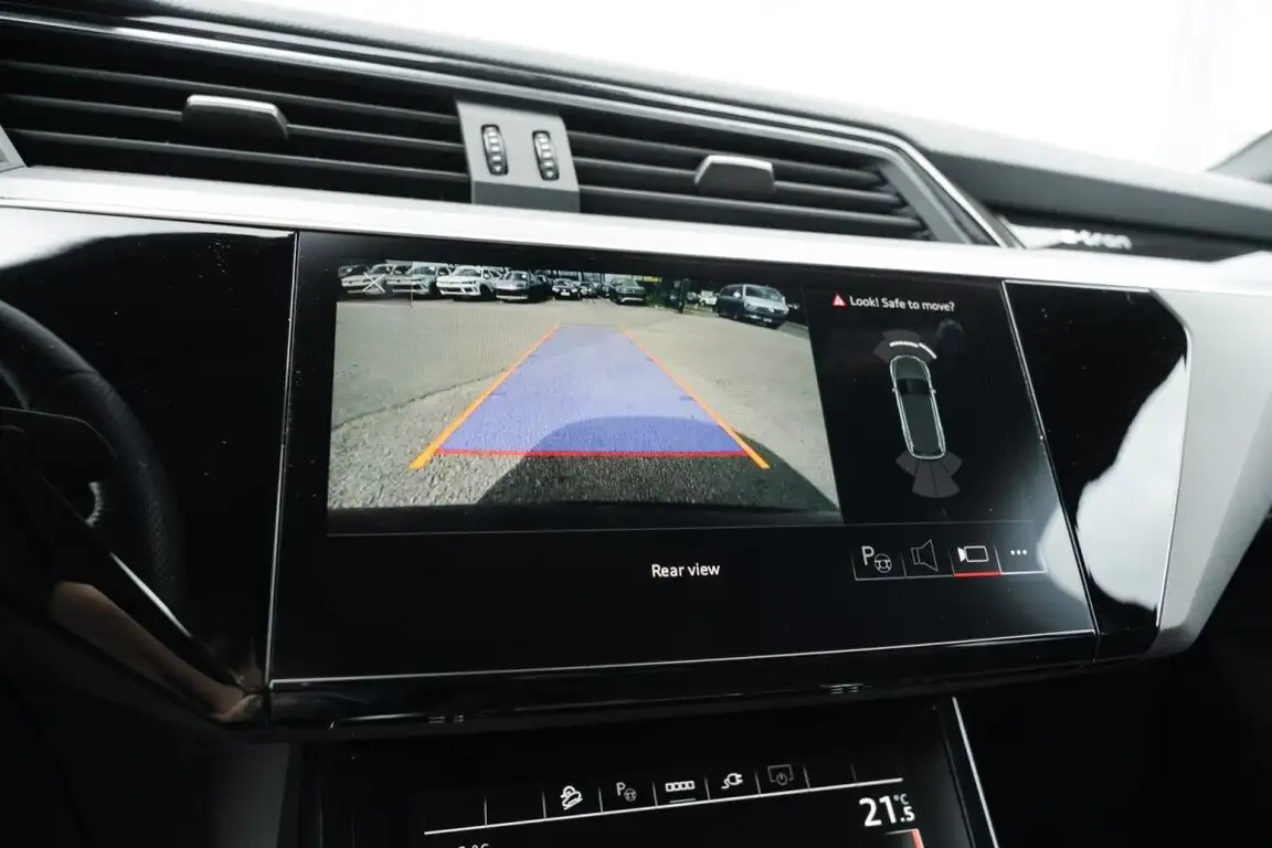 AUDI E-TRON