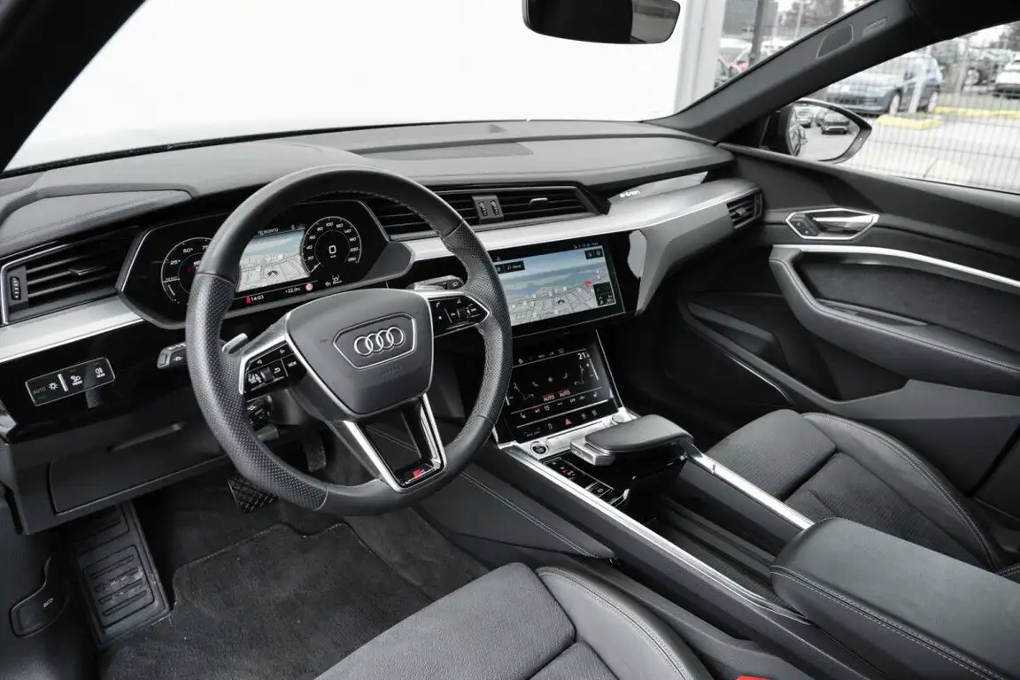 AUDI E-TRON