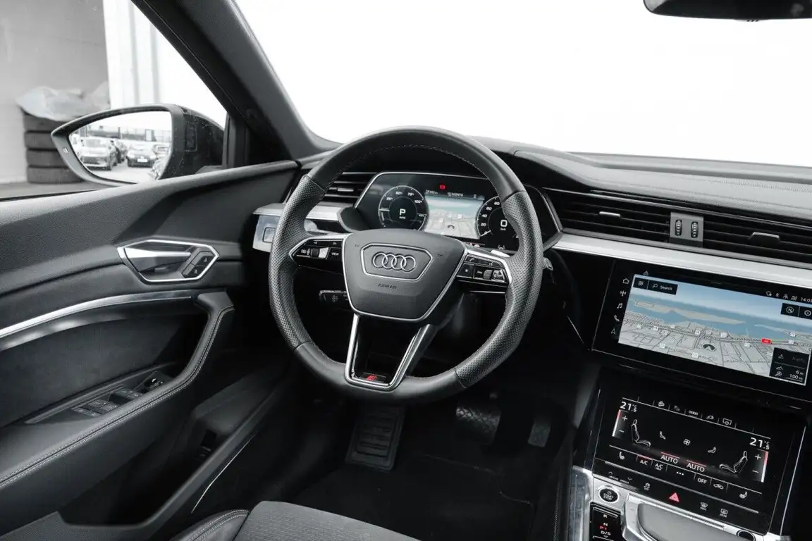 AUDI E-TRON
