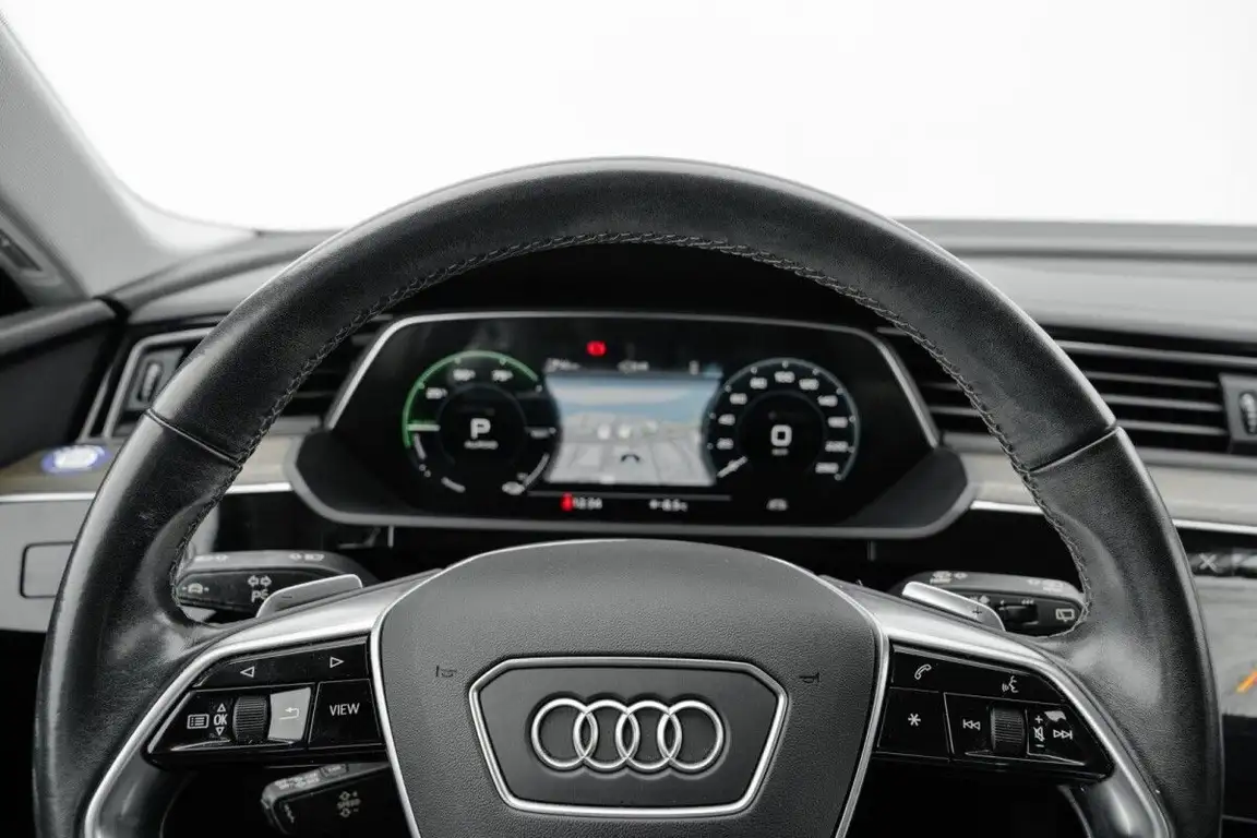 AUDI E-TRON