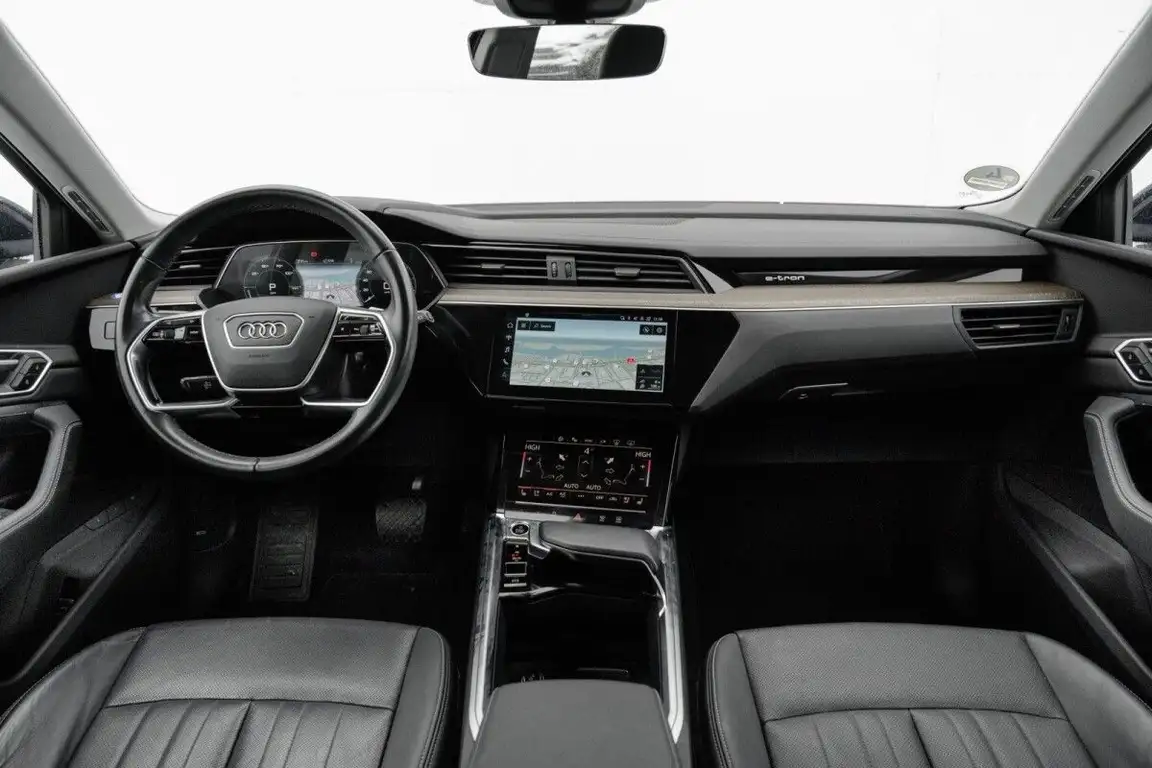 AUDI E-TRON