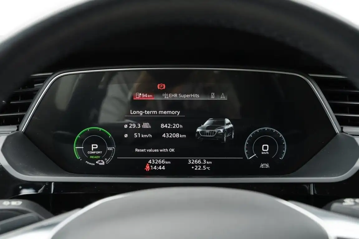 AUDI E-TRON