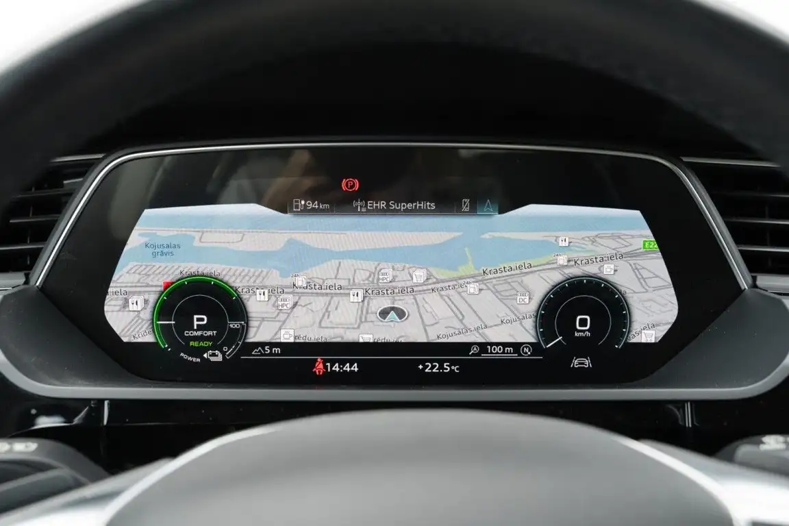 AUDI E-TRON