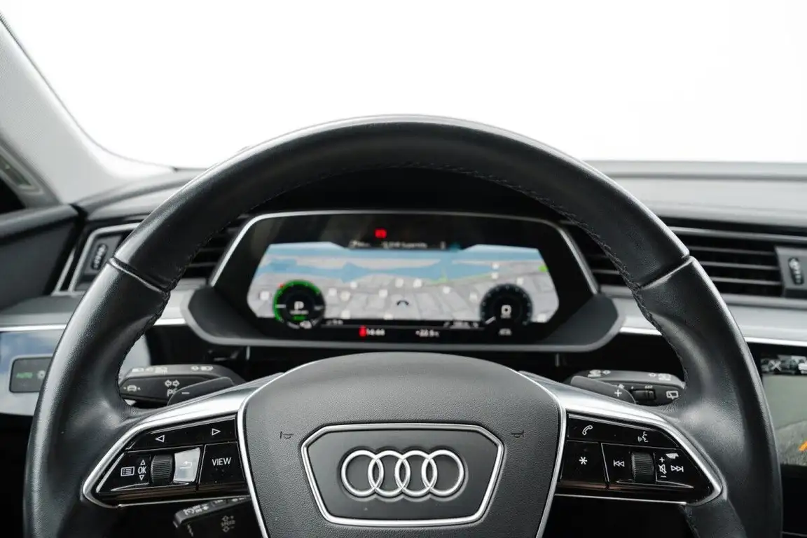AUDI E-TRON