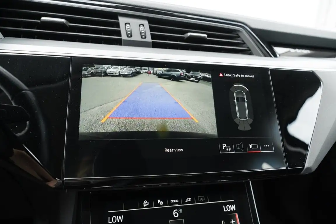 AUDI E-TRON