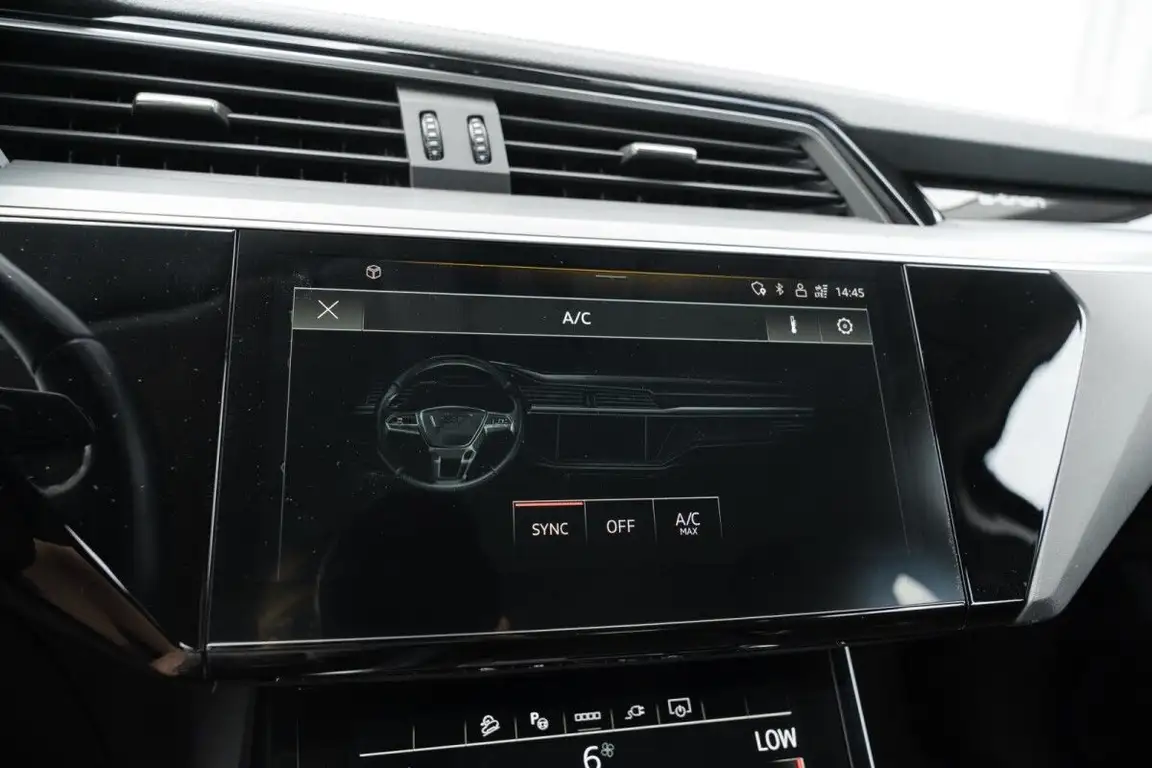 AUDI E-TRON
