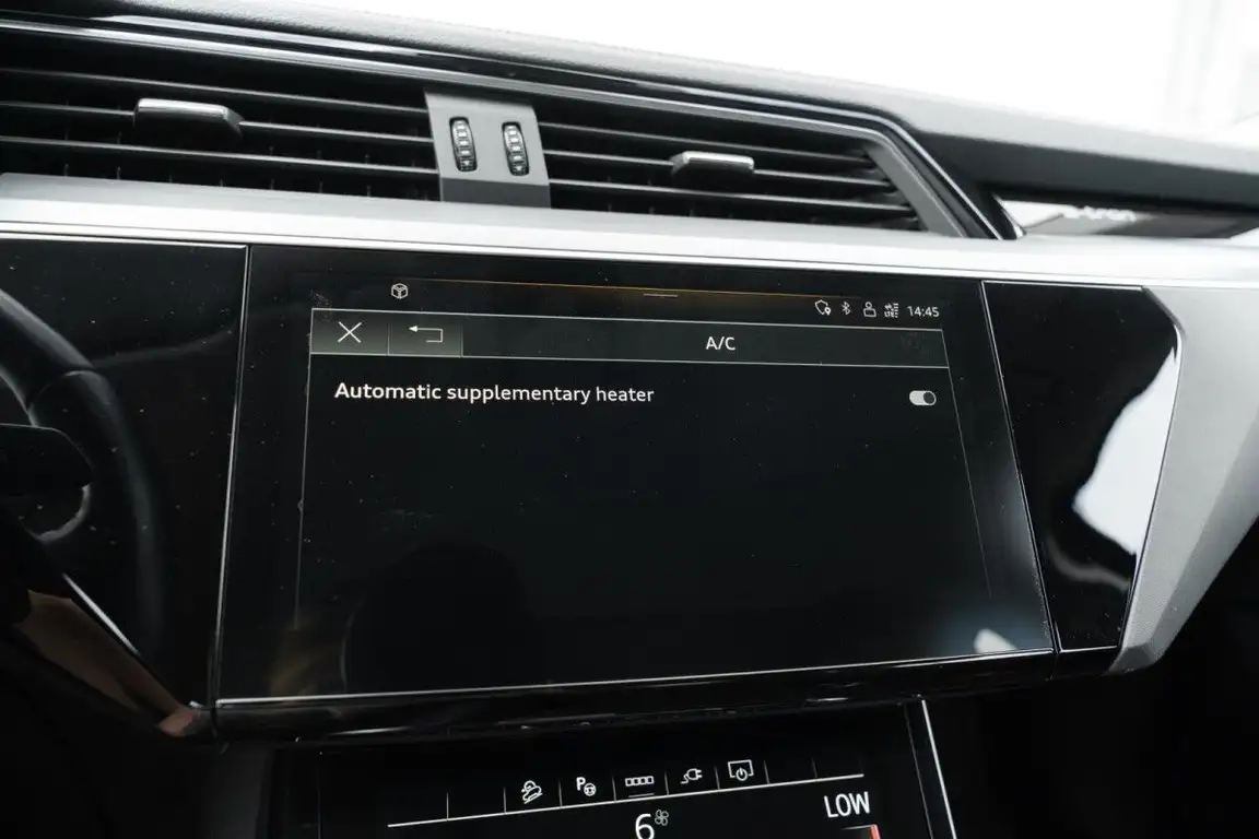 AUDI E-TRON