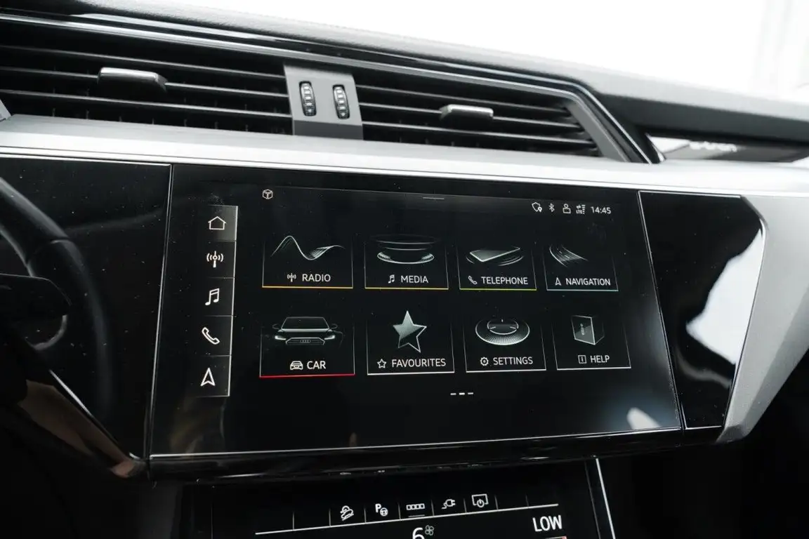 AUDI E-TRON