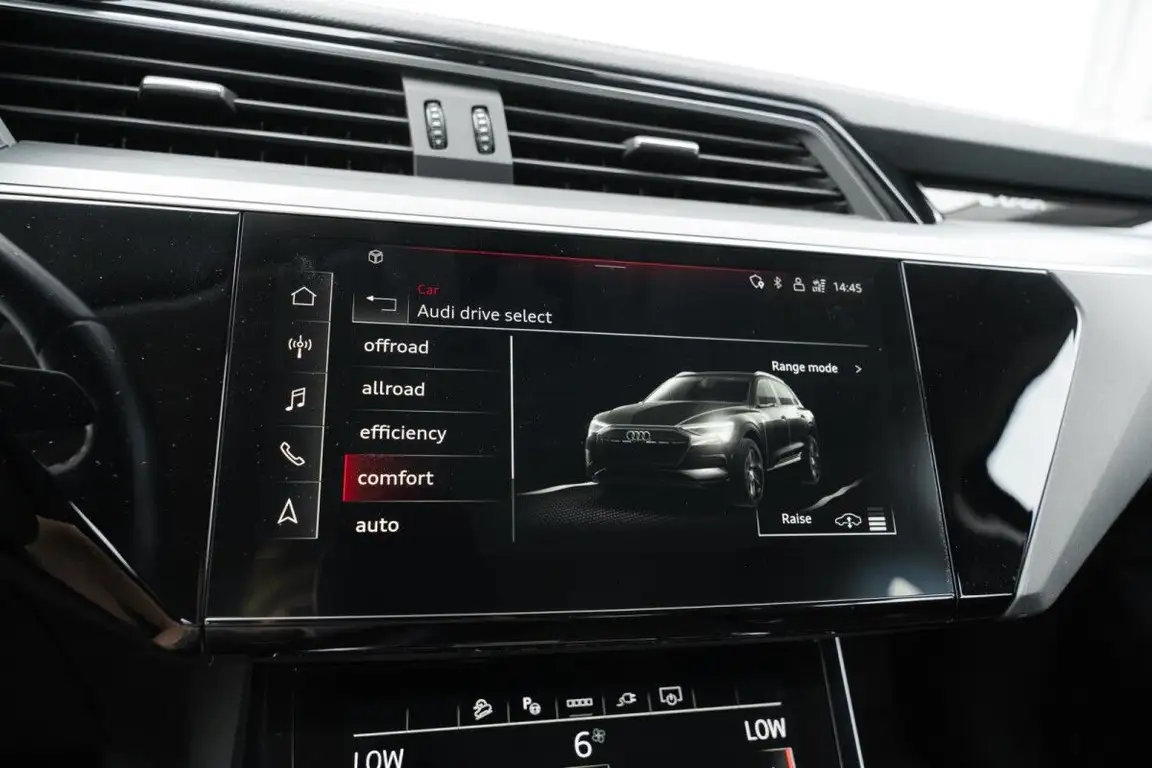 AUDI E-TRON