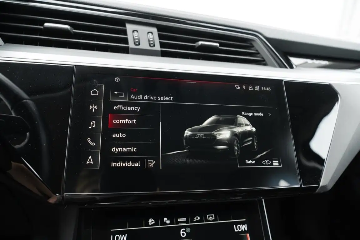 AUDI E-TRON