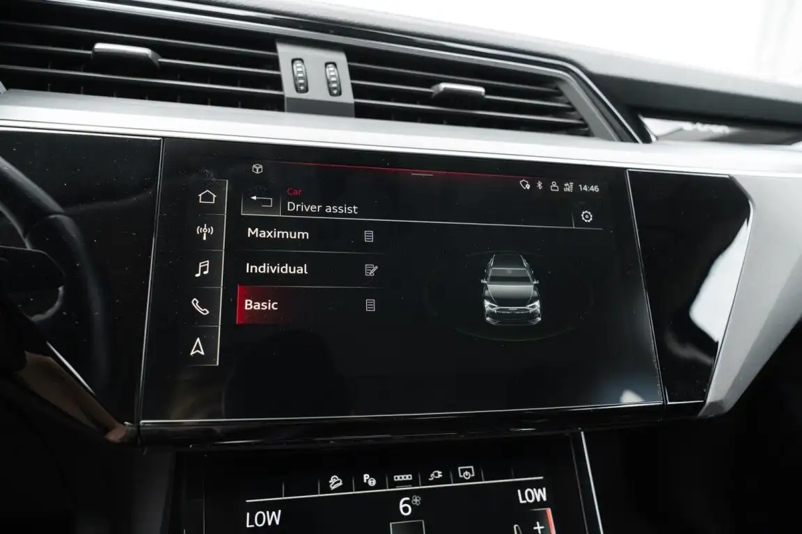 AUDI E-TRON