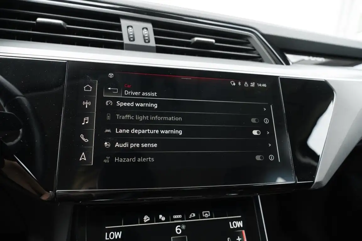 AUDI E-TRON