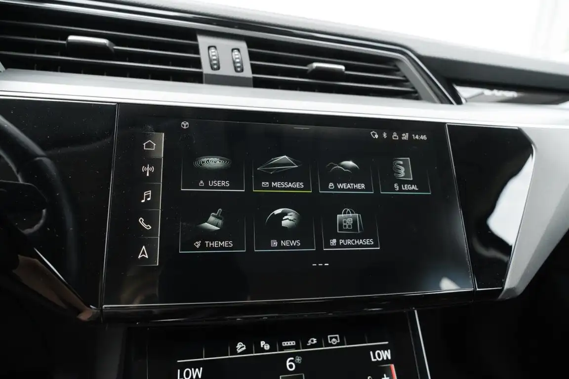 AUDI E-TRON
