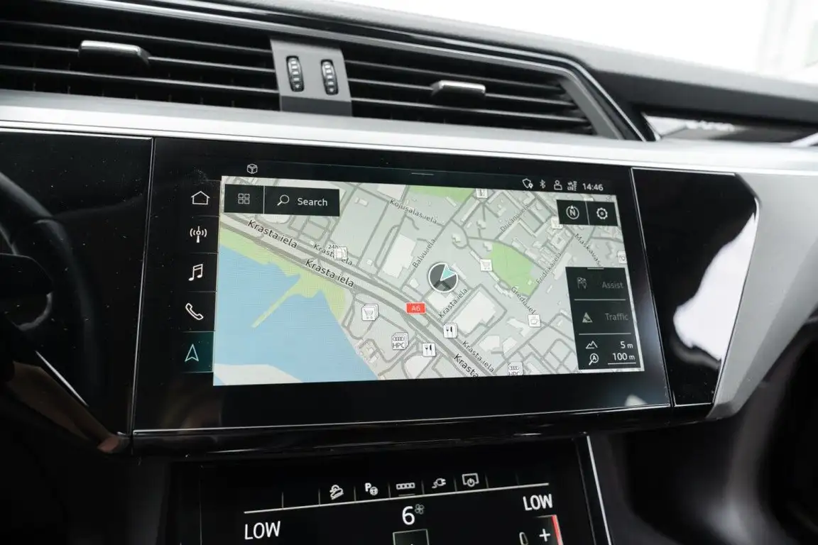AUDI E-TRON