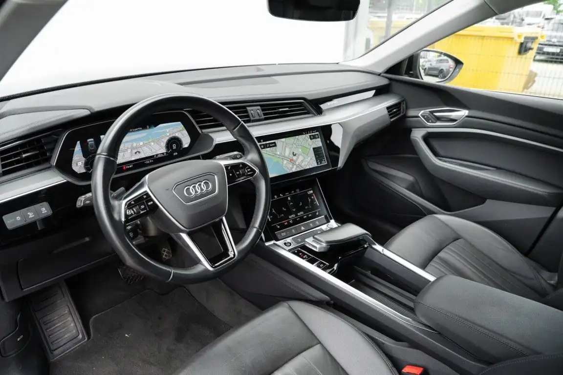 AUDI E-TRON