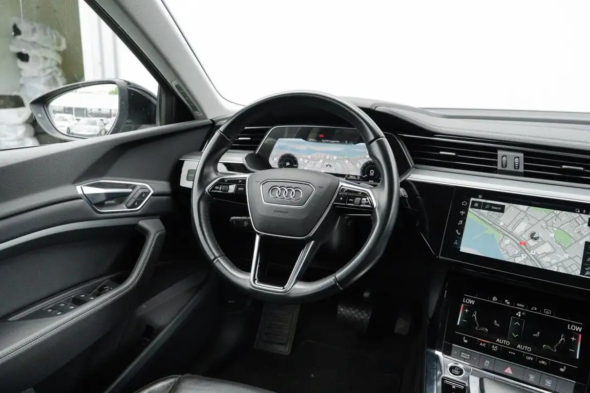 AUDI E-TRON