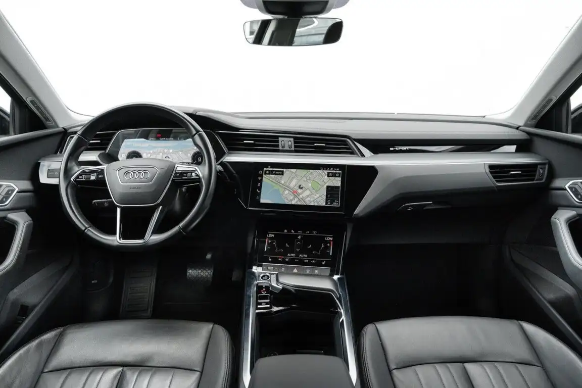AUDI E-TRON