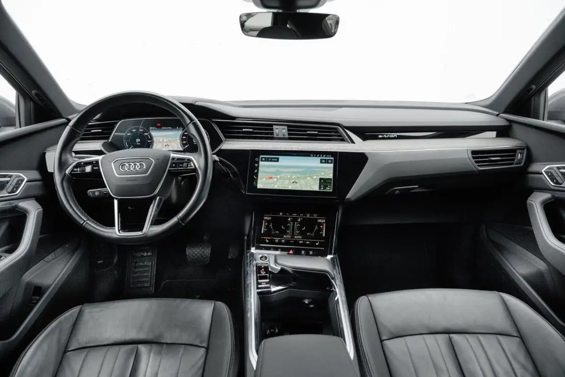 AUDI E-TRON