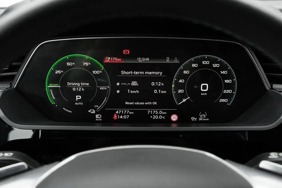 AUDI E-TRON