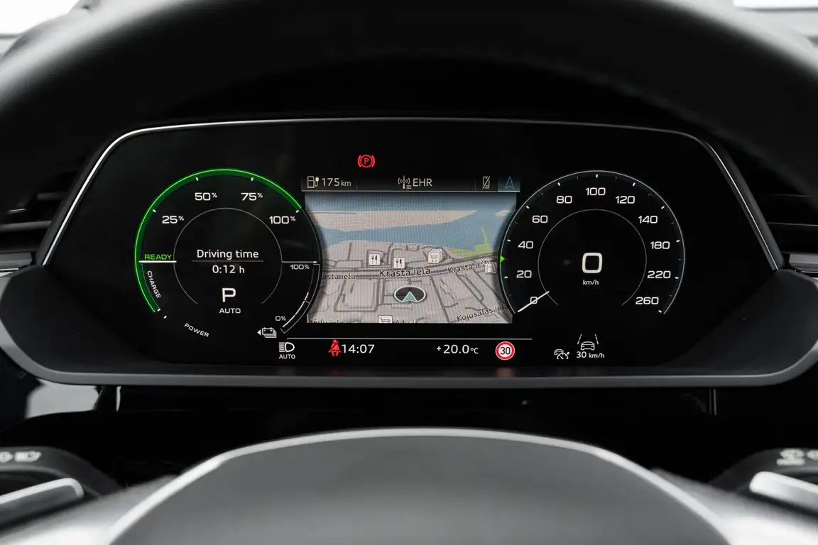 AUDI E-TRON