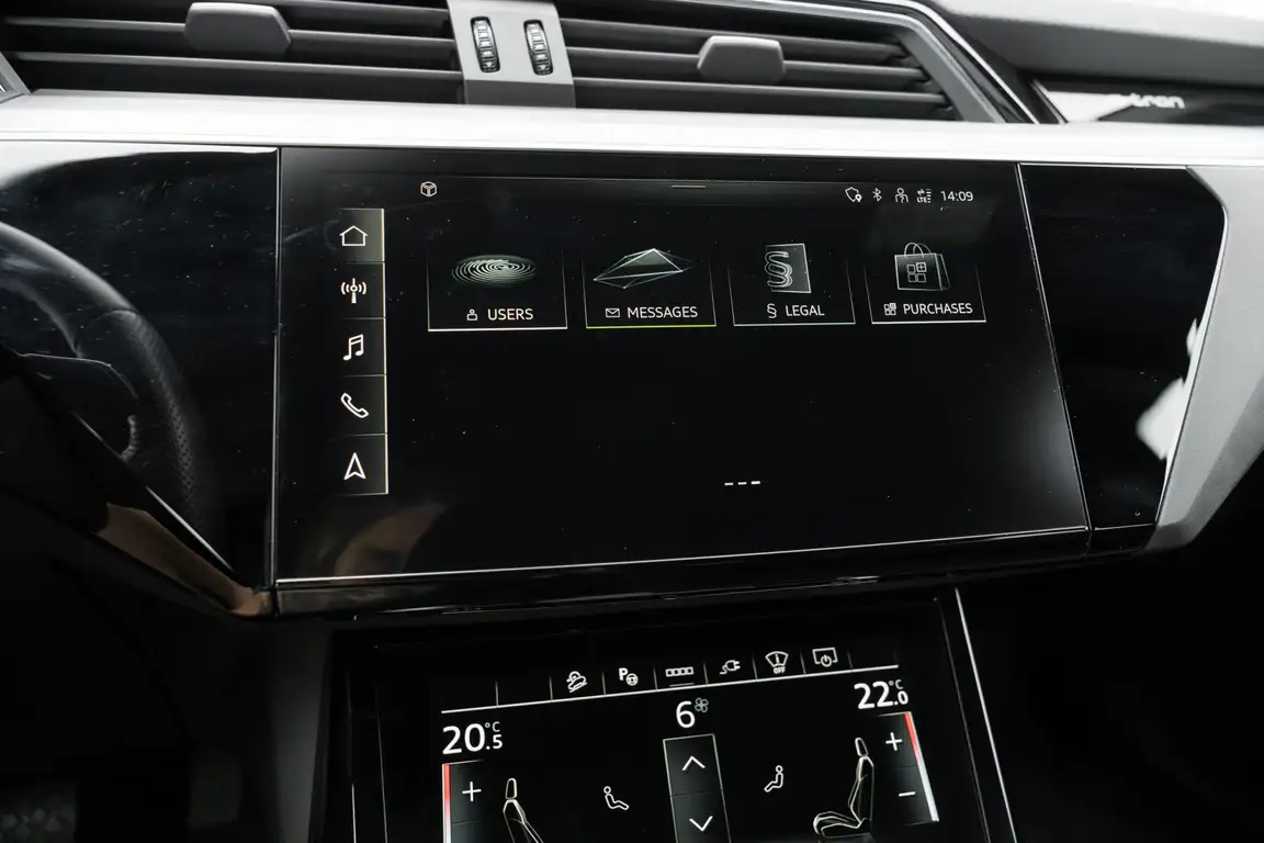 AUDI E-TRON