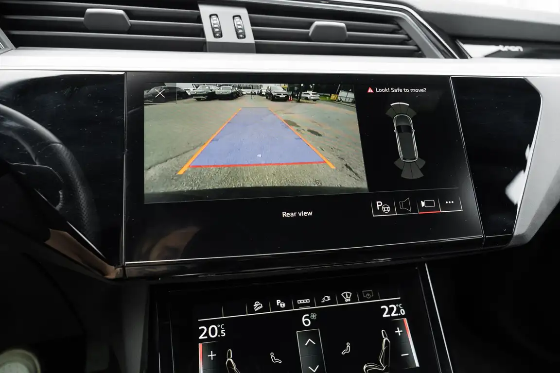 AUDI E-TRON
