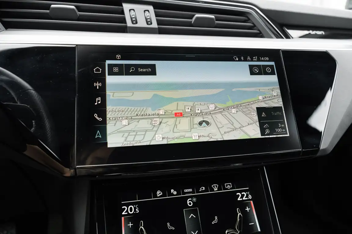 AUDI E-TRON