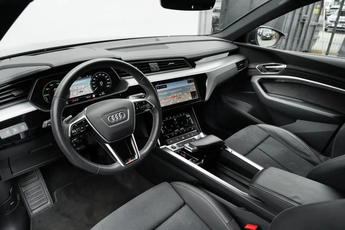 AUDI E-TRON
