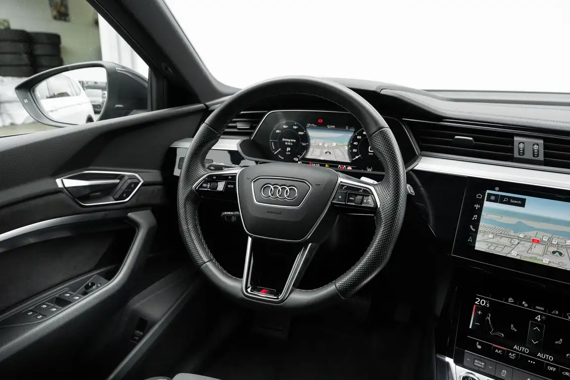 AUDI E-TRON