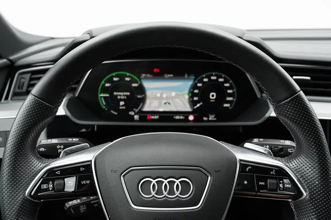 AUDI E-TRON