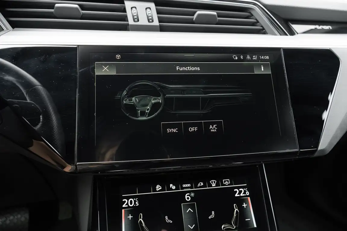 AUDI E-TRON
