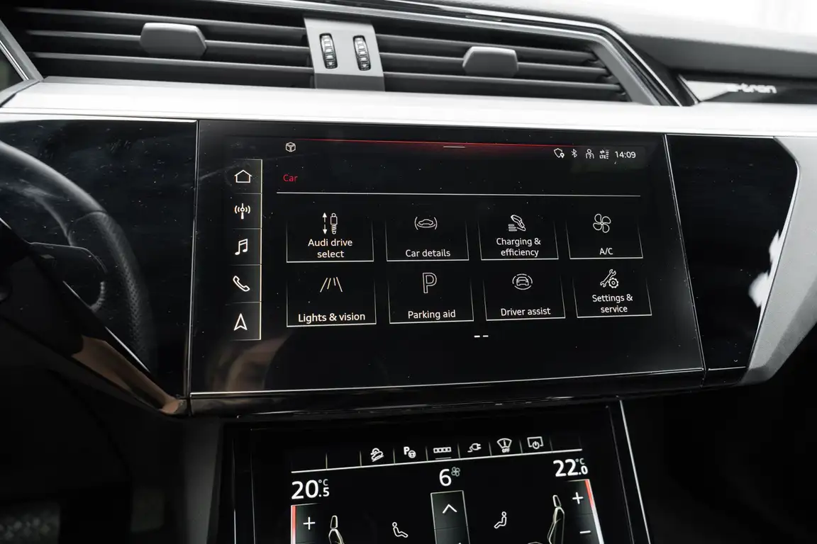 AUDI E-TRON
