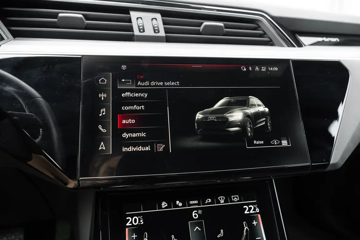 AUDI E-TRON