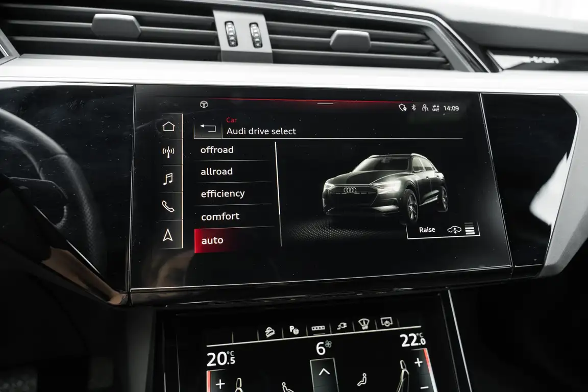 AUDI E-TRON