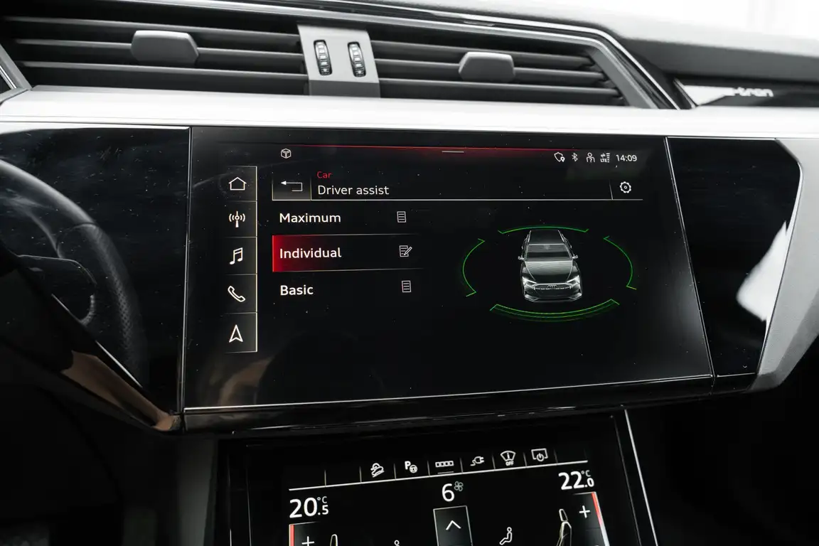 AUDI E-TRON