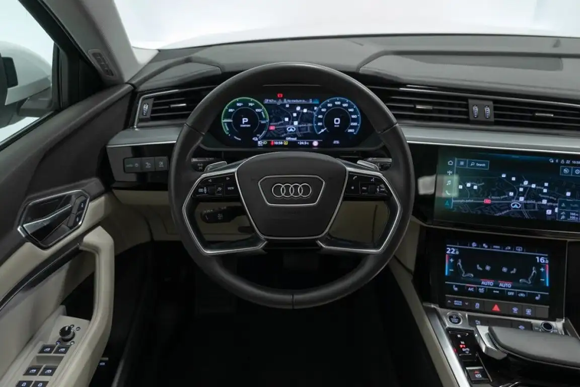 AUDI E-TRON