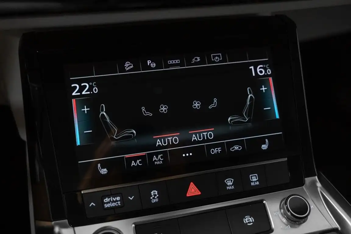 AUDI E-TRON