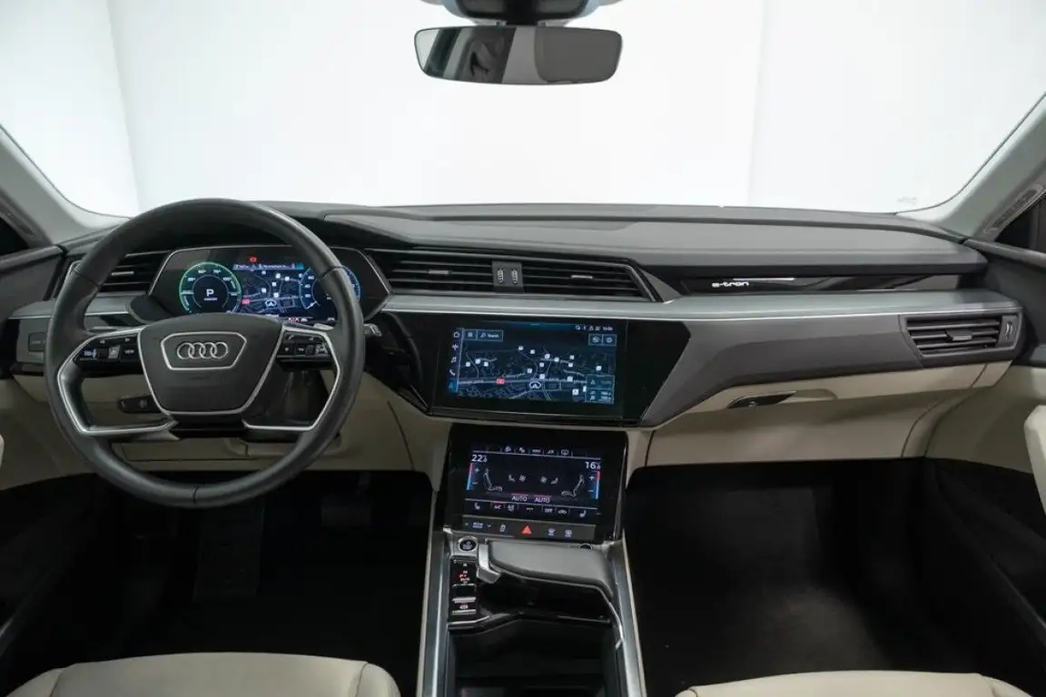 AUDI E-TRON