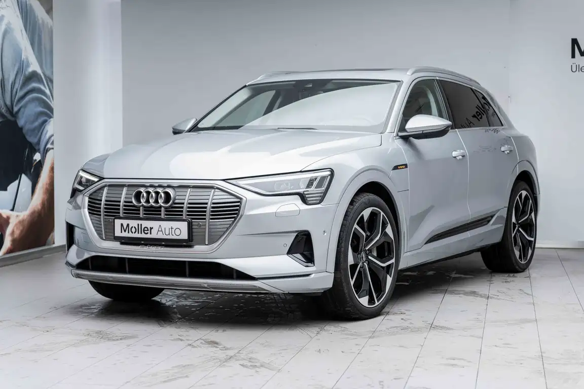 AUDI E-TRON