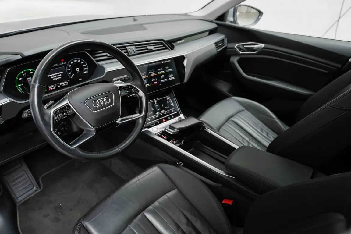 AUDI E-TRON