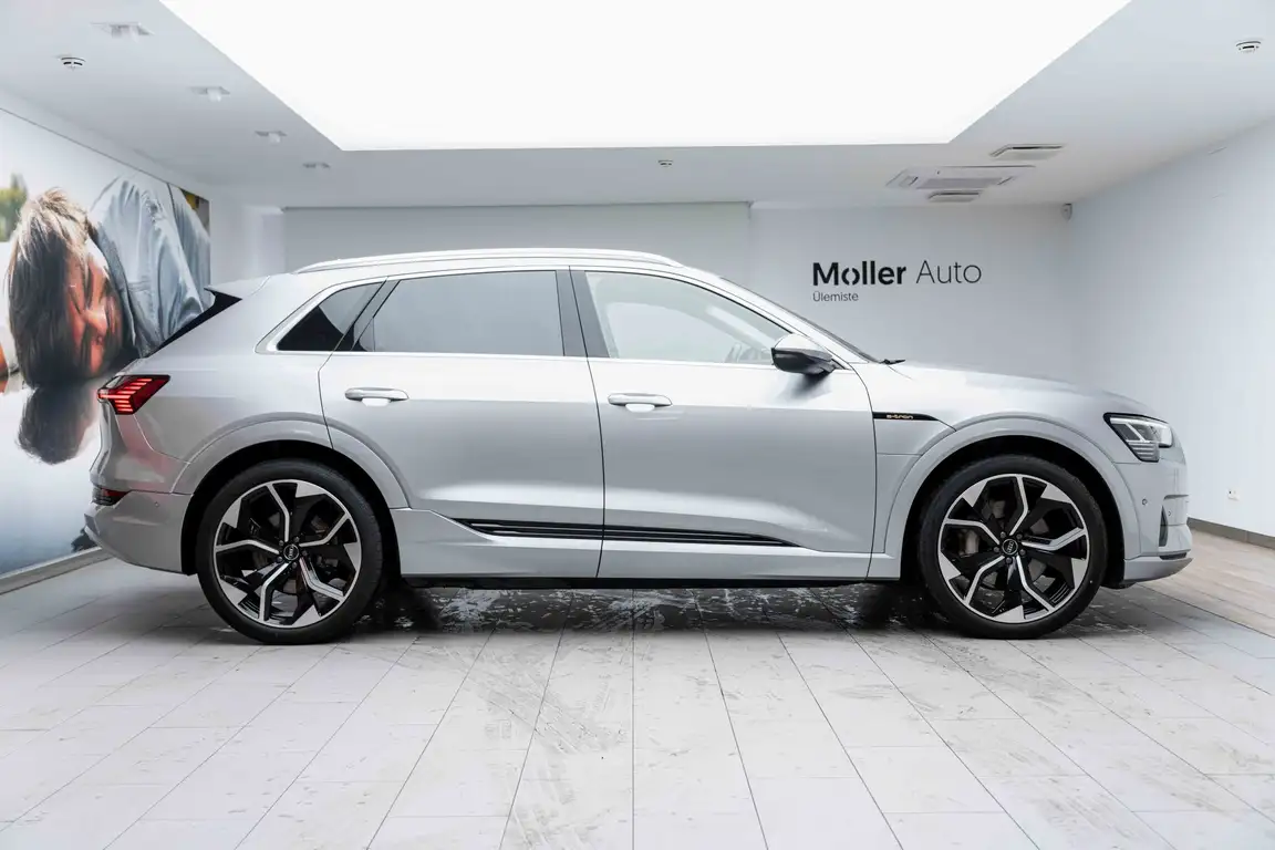 AUDI E-TRON
