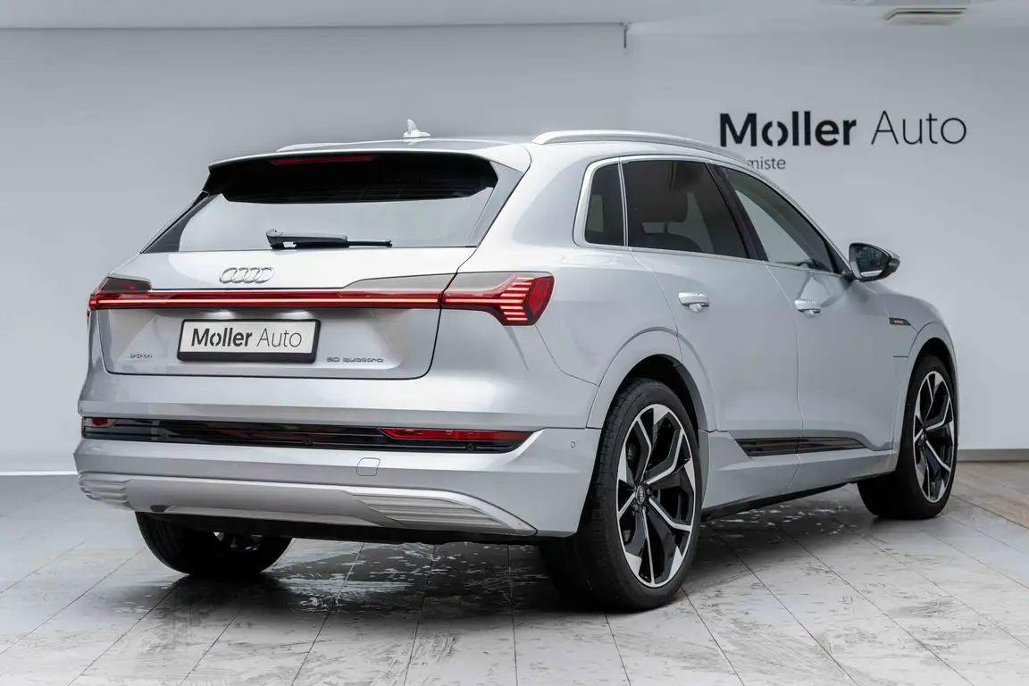 AUDI E-TRON