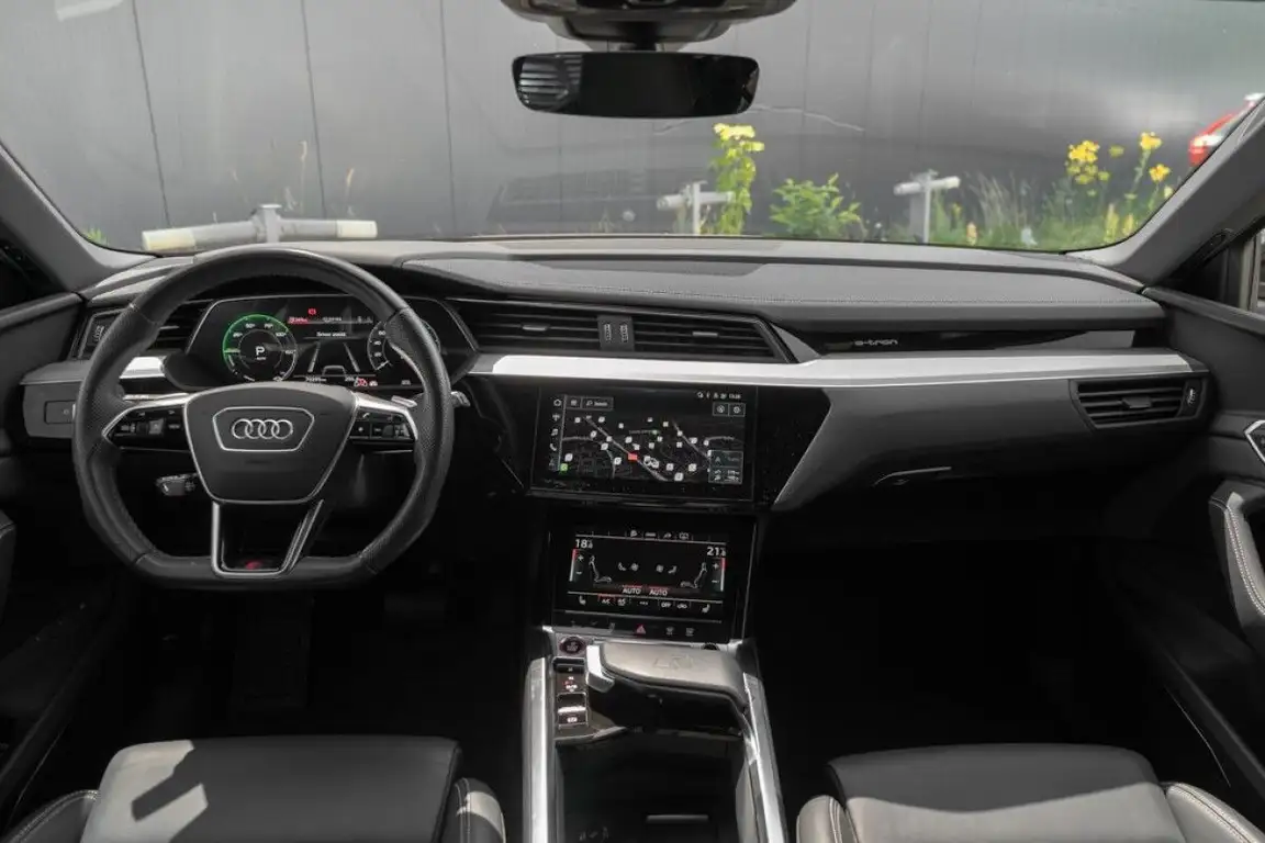 AUDI E-TRON S
