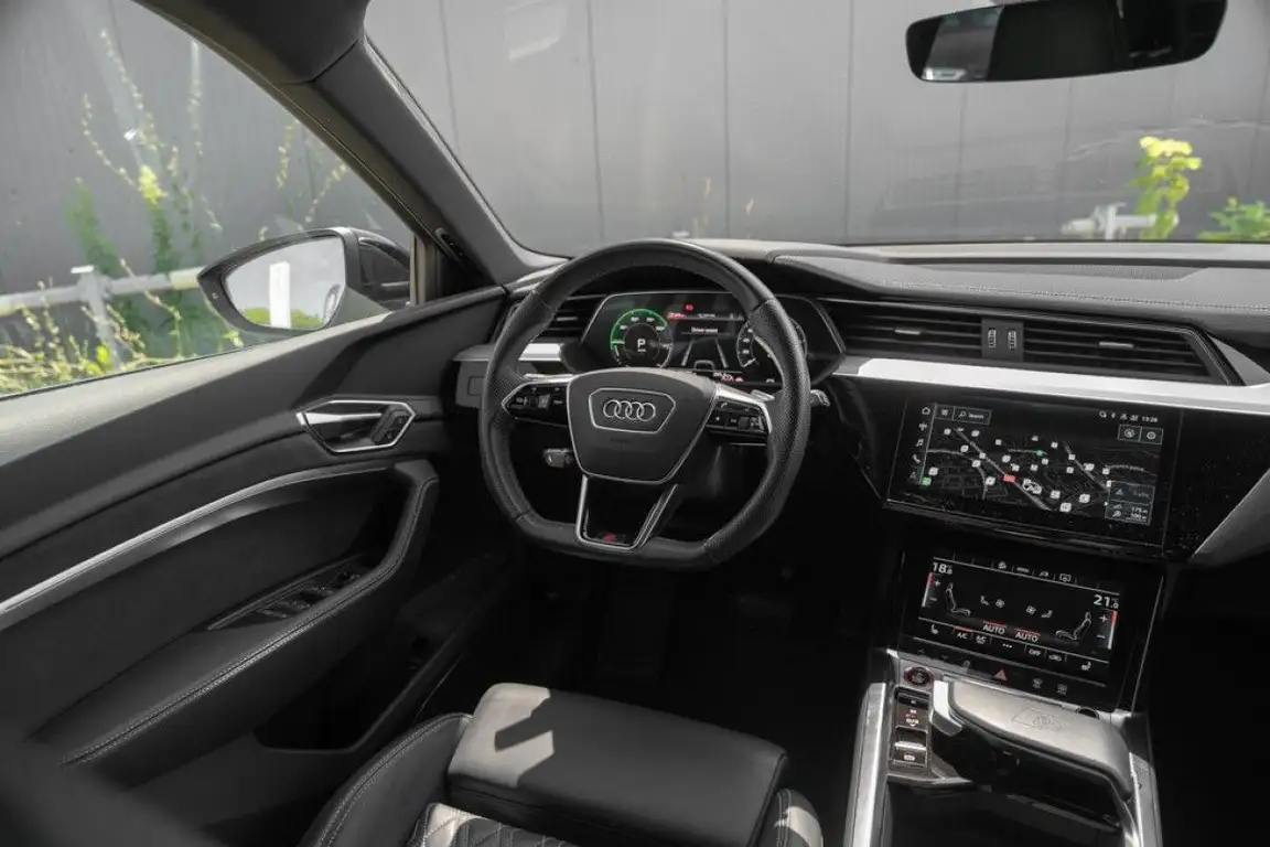 AUDI E-TRON S