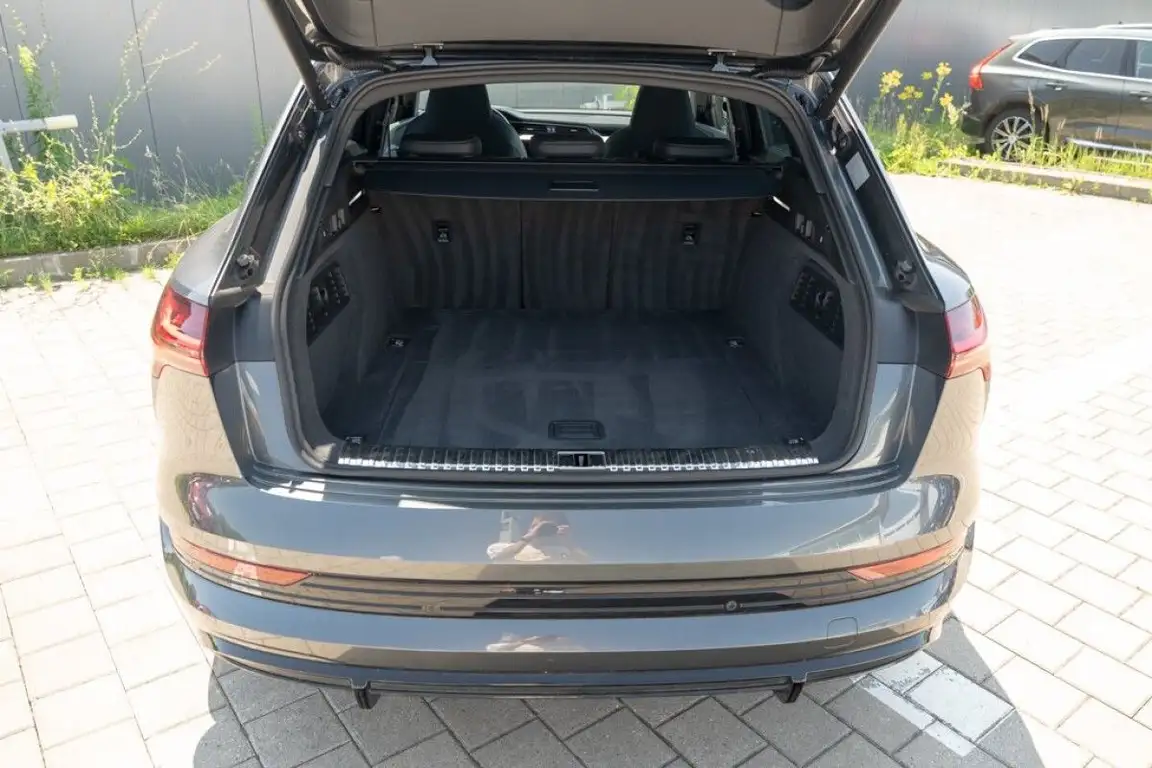 AUDI E-TRON S